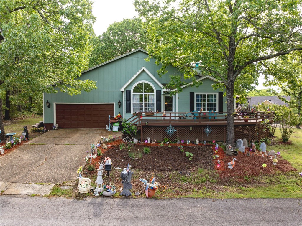 Come see this quaint, log style home on a large corner lot in Bella Vista.  The large wraparound porch makes sitting outside so relaxing.  There have been several updates in the past year, such as a new water heater, HVAC, kitchen cabinets, flooring and deck. This property is just one mile to Kingswood Golf Club.  Come and enjoy all the amenities Bella Vista has to offer.  Call to make your appointment.