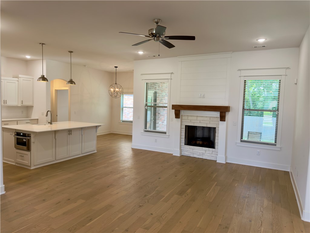 Riverwalk Ph IV - Residential Lease