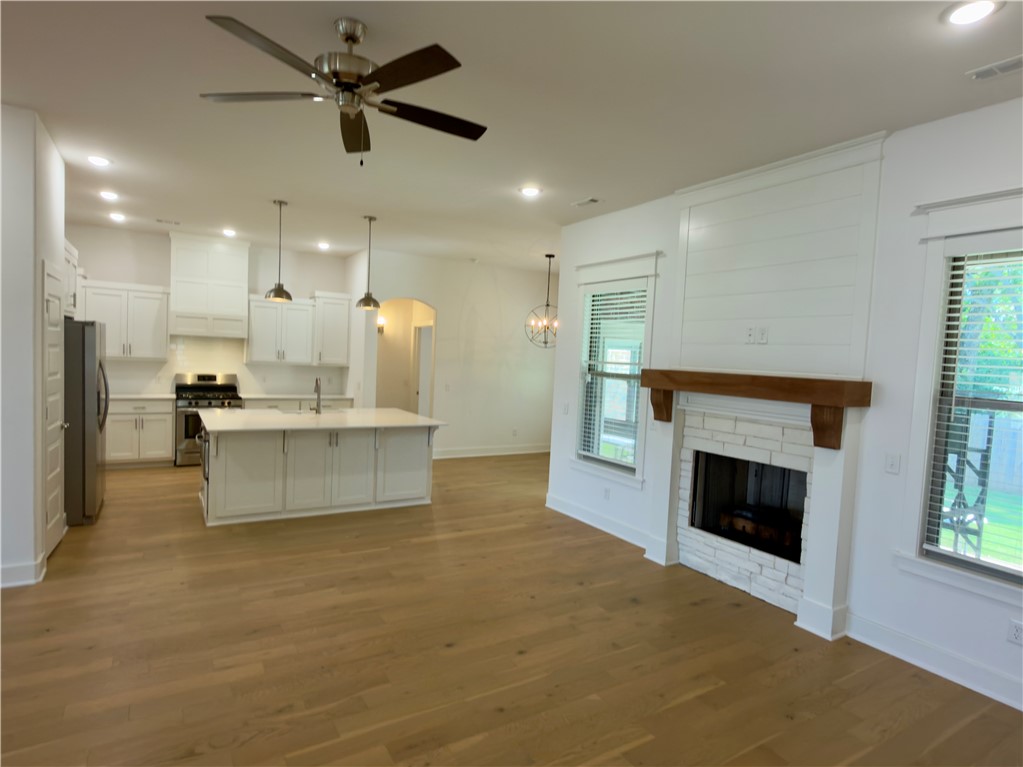 Riverwalk Ph IV - Residential Lease