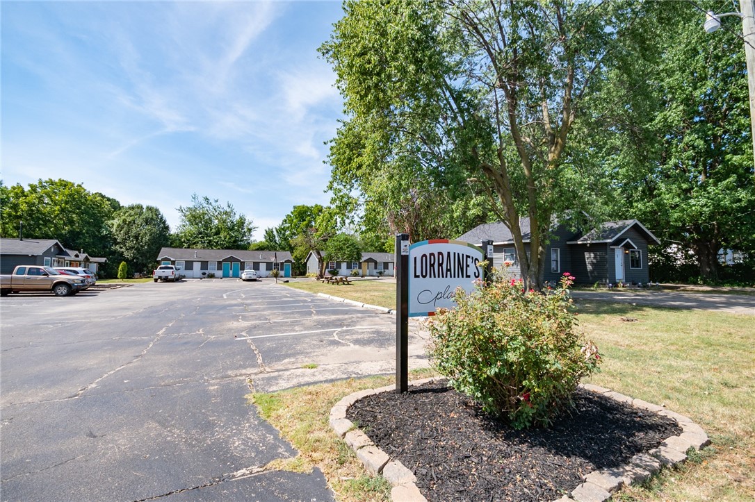 Clean, quiet living in a quaint complex. Units have great floor plans and are clean and well maintained. Laundry facilities on site.