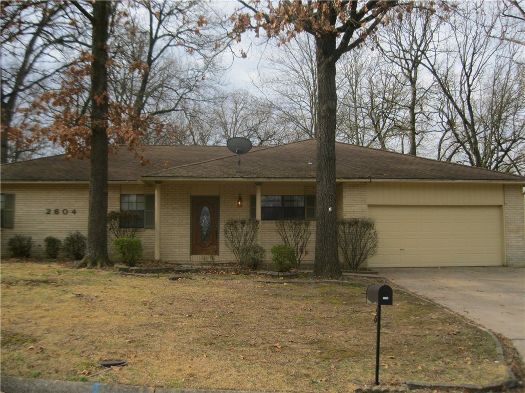 Gorgeous home in the Oak Hill II Subdivision. Features include 3 bedrooms, 2 full baths. Gas log fireplace in living area. Bonus/Game room with bar. Glass enclosed Sun/Play room. Huge fenced in backyard with storage shed. 2 car garage.
This property is owned by a licensed Real Estate Agent.