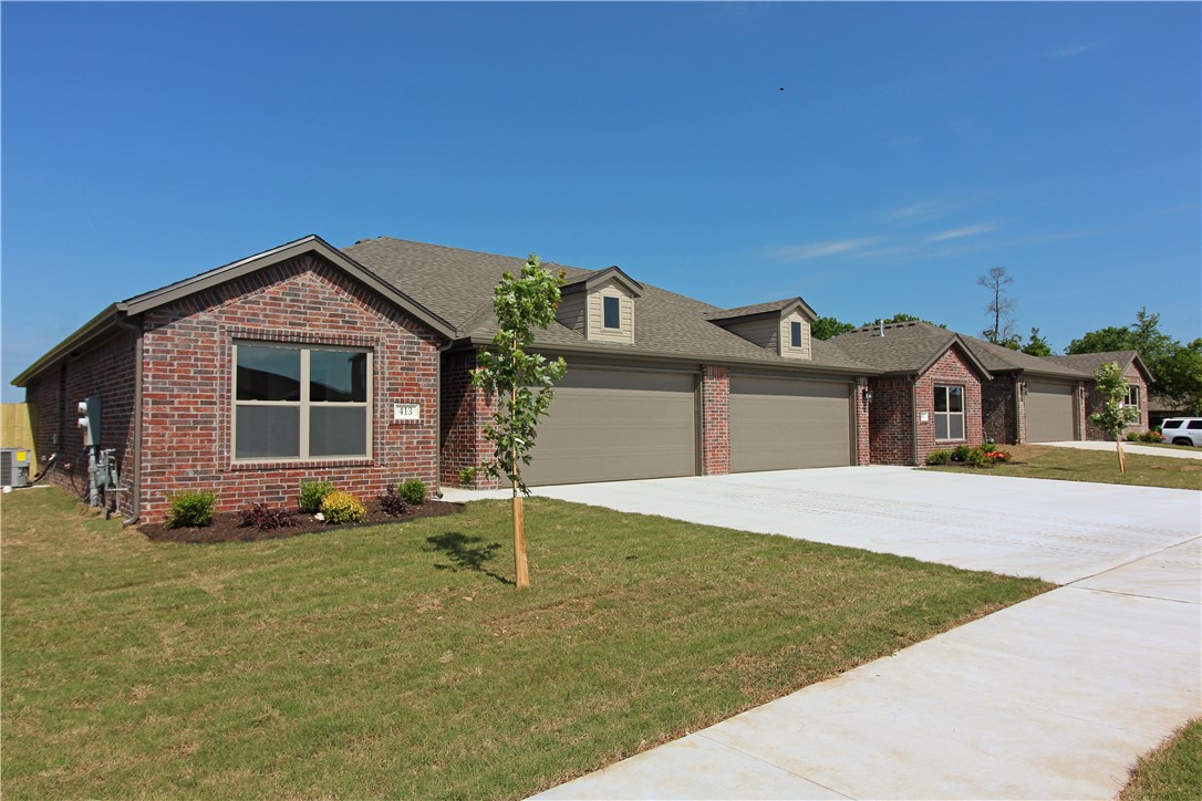 A cozy 3 bedroom, 2 bath, 2 car garage townhome. Great location and close to town and all the eateries. Open floor concept with kitchen island, granite counters through out, all stainless steel appliances with gas cook top and pantry. Split floor plan with wood look tile in main areas and carpet in bedrooms. Primary bedroom has a nice walk-in closet as well. Covered patio area and fenced yard for privacy. Pets considered with increased rent and deposit. No aggressive breeds. $50 per adult occupant to apply. Occupied- Available in August.