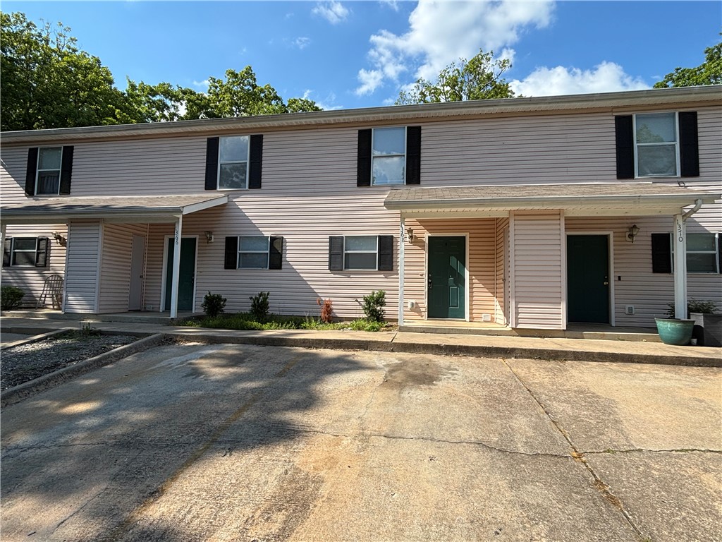 2 bedroom 1.5 bath townhouse in a very quiet area. small animals are allowed, washer and dryer in unit
