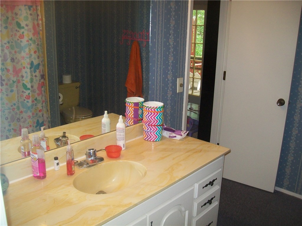 Townhouse Tct 3 A/K/A Drake Court Bvv - Residential