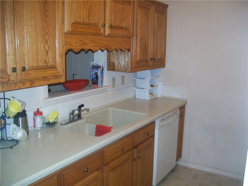 Townhouse Tct 3 A/K/A Drake Court Bvv - Residential