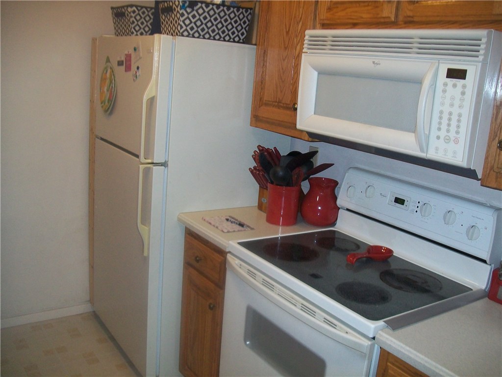 Townhouse Tct 3 A/K/A Drake Court Bvv - Residential
