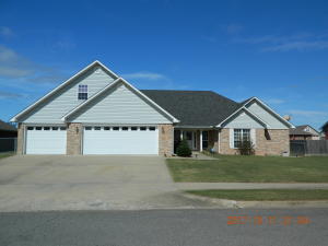 A wealth of space awaits in this recently remodeled home in Stewart Place. MOVE-IN-READY- Including flooring, paint, fixtures, appliances,hardware, and much more. Spacious throughout including an oversized grand room w/ corner gas FP, roomy master suite w/ walk-in closet, jettedtub, shower, & double vanity, many built-ins, garage w/ workshop space, and eat-in kitchen w/ new stainless steel appliances, breakfast bar & anabundance of cabinetry. This roomy home should certainly be added to the MUST see list. Seller is offering buyer a HMS home warranty for buyer peace of mind!