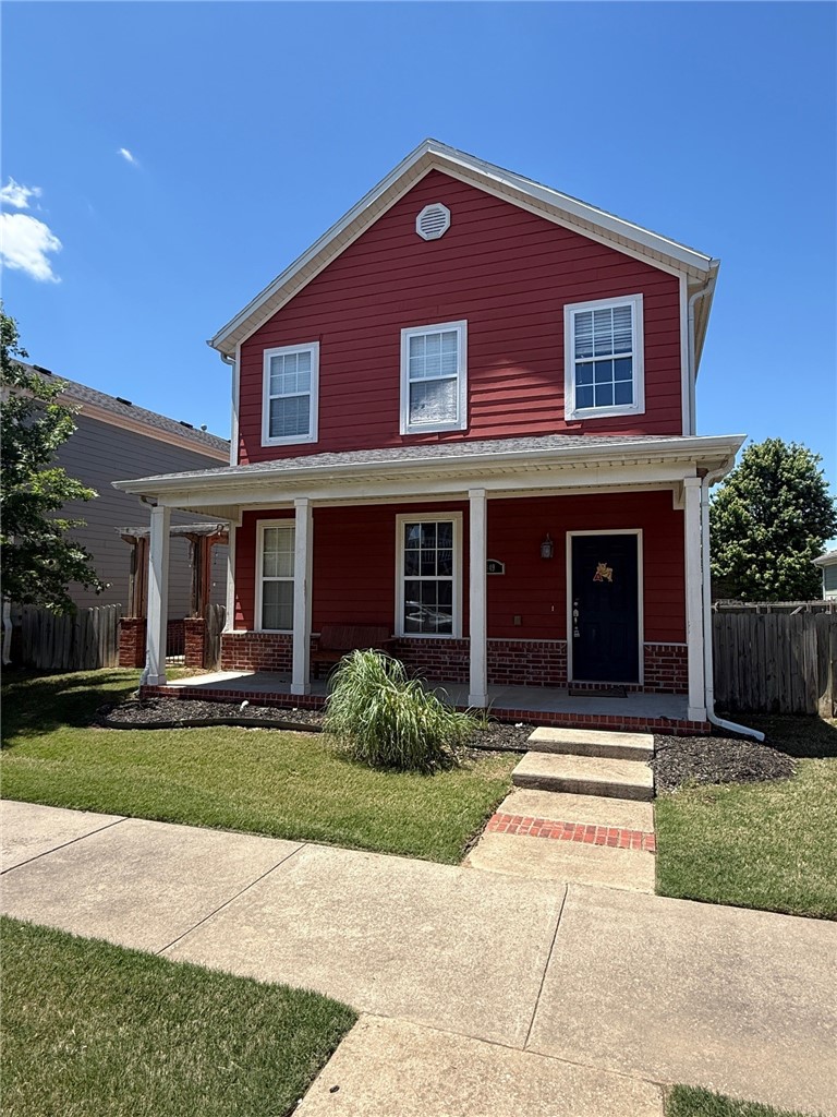 Nice row house conveniently located to everything. Home features 3 bedroom, 2 bath, open floor plan with urban design. Great setup with 2 living areas, carpet in all bedrooms, tile in wet areas, granite counter tops, fireplace in kitchen. All appliances.