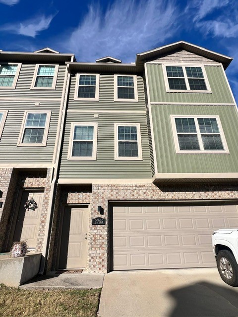 ideally located just minutes from University of Arkansas, MLK Blvd, I-49 and the scenic Greenway. Featuring an open plan middle level with the kitchen, dining and living space, sliding doors to a deck with a lovely view, and laundry on the main level (washer & dryer included). Upper level offers two spacious bedrooms and full baths. Lower level includes attached garage with storage space. Pet friendly (case by case). Quick access to stores, restaurants, and all the amenities of Fayetteville living. Don’t miss this move-in ready opportunity!