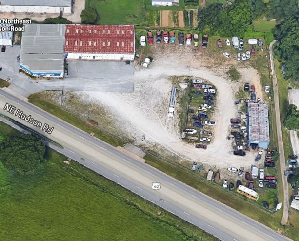 Lease includes the large warehouse with endless possibilities. Large traffic count! Moments from downtown Rogers.