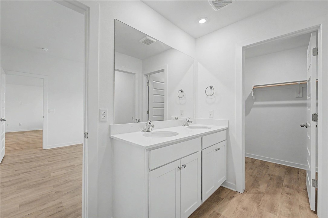 Wagon Wheel Crossing - Residential Lease
