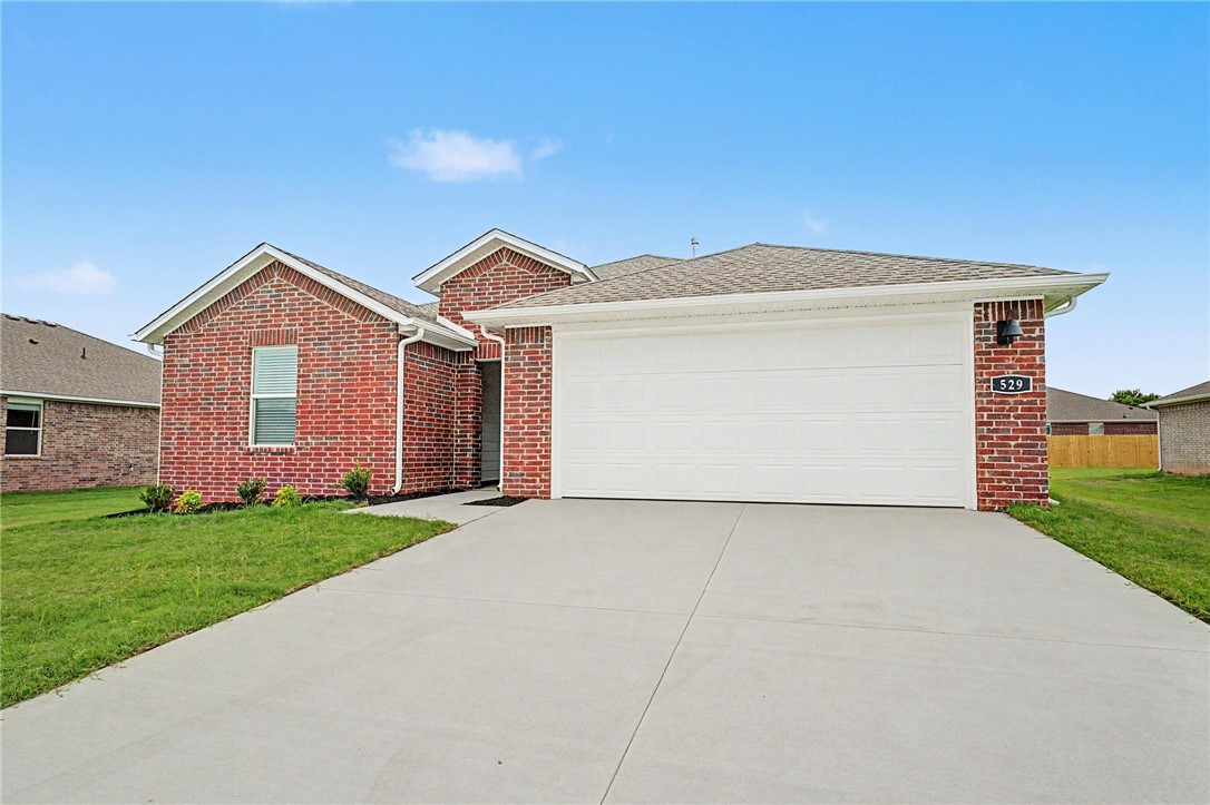Wagon Wheel Crossing - Residential Lease