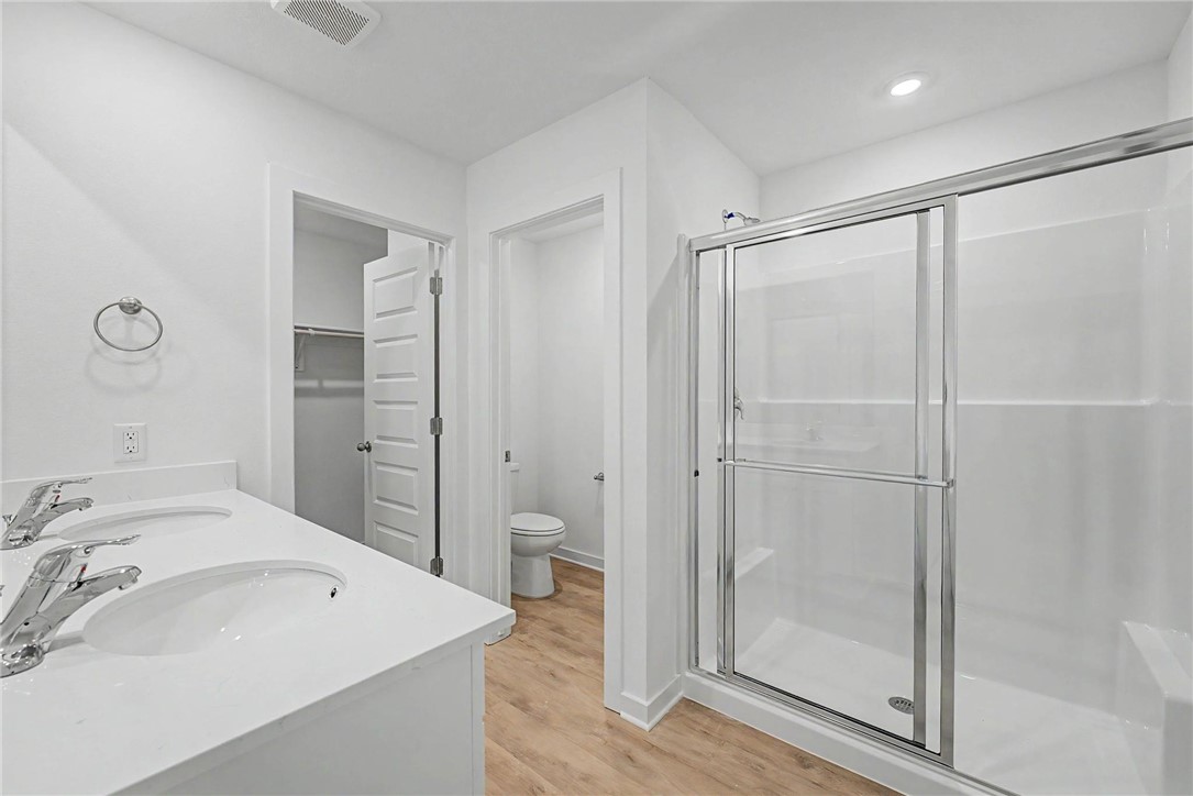 Wagon Wheel Crossing - Residential Lease