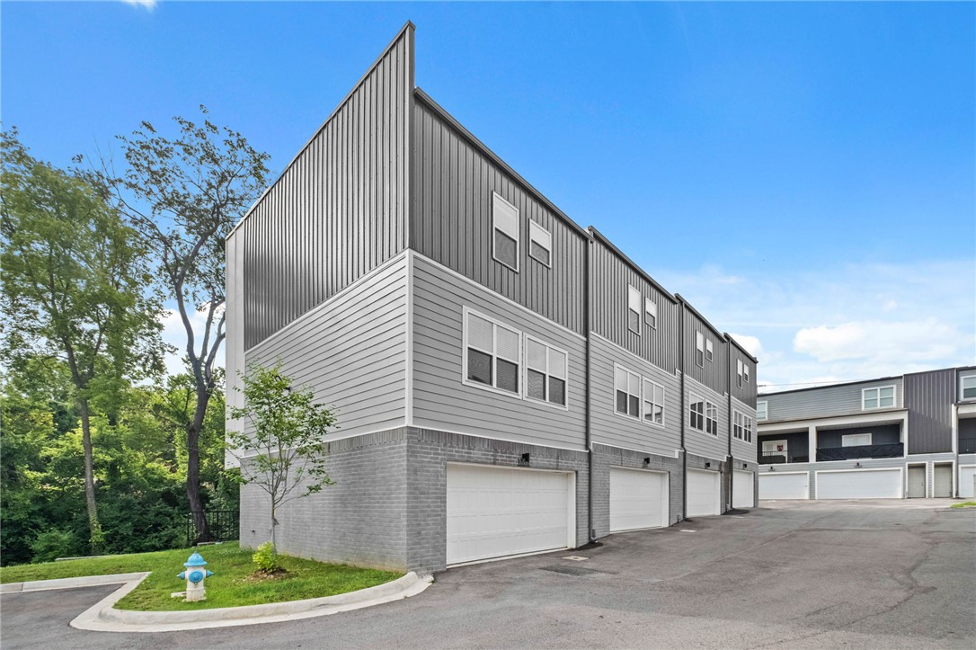 Baum Twnhms At Razorback Road Hpr - Residential