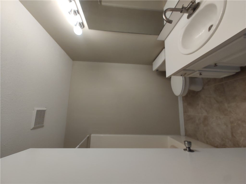 Crossover Heights Ph I - Residential Lease