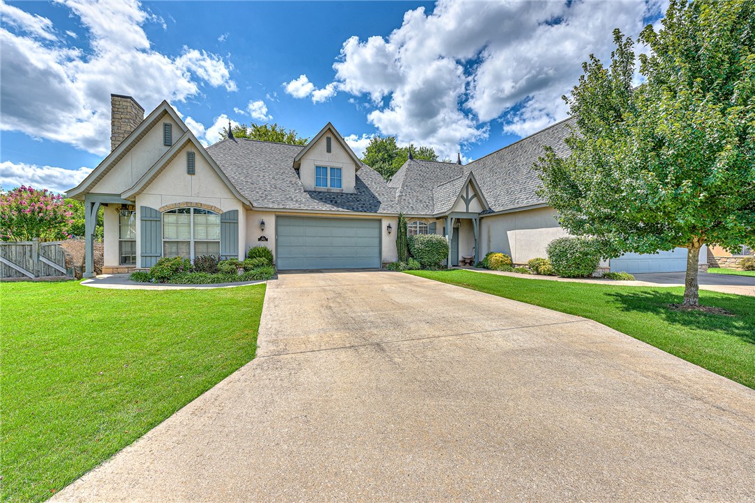 Outstanding investment opportunity in the heart of Northwest Arkansas. 6 executive villas with well appointed interiors and proven track records of monthly rent. Park Central Villas include 4 - 3 bed, 2.5 bath units & 2 - 2 bed, 2 bath units. Each unit has its own parcel so all 6 villas could be sold individually later if desired. Located within 2 miles of Pleasant Grove shopping district, Fast Lanes Entertainment, DEFY and I-49. Don’t miss out on investing today!