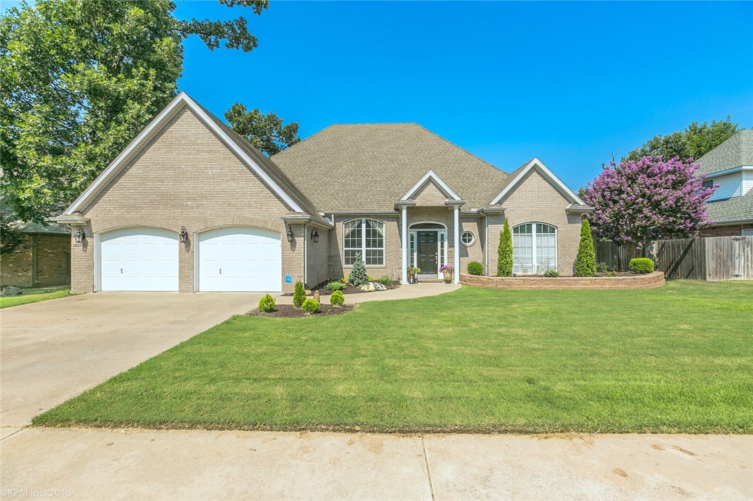 Wonderful full brick home in Covington Park with 4 large bedrooms and 3 full baths. Split floor plan & over a third of an acre lot. Stunning wall of windows in living area overlooking the sun room & backyard. Front bedroom with bath is ideal for a home office. Extensive hardwood floors throughout the main living areas. Kitchen has upgraded quartz counters & refinished cabinets. Neutral colors throughout the home make it easy to personalize & reflect your style. Great community oriented neighborhood!