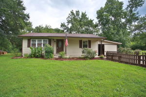 Very convenient 3 bedroom, 2 bath home on a half acre lot. NEW Roof. NEW air conditioning system. Lots of NEW flooring, NEW windows, NEW septic system, NEW Water Heater! Owners have done almost every major (and some minor updates) that you could imagine. This is about as worry-free as you can get! This would make a great home, first home or rental home. Close to pretty much everything in Russellville, and easy access on Hwy 124.