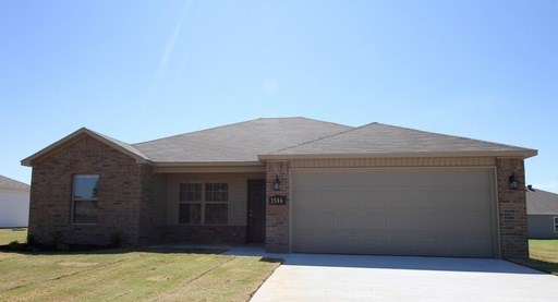 This 1,245 square-foot, 3 bedroom, 2 bath home has easy-to-care-for hard-surface flooring throughout. (No carpet!) All electric house with washer/dryer hookups and a living room (w/ vaulted ceiling) that leads into a roomy, eat-in kitchen.

Don't miss your opportunity to be the first to occupy this spacious split floorplan home nestled among rolling pastures in Bethel Heights.

Convenient to JB Hunt, Tyson, Lowell, and downtown Springdale, and mid-way between Bentonville and Fayetteville.

Check out all of the 3 and 4 bedroom homes available for rent in this neighborhood (and a video tour) at: www.leaseheritageheights.com