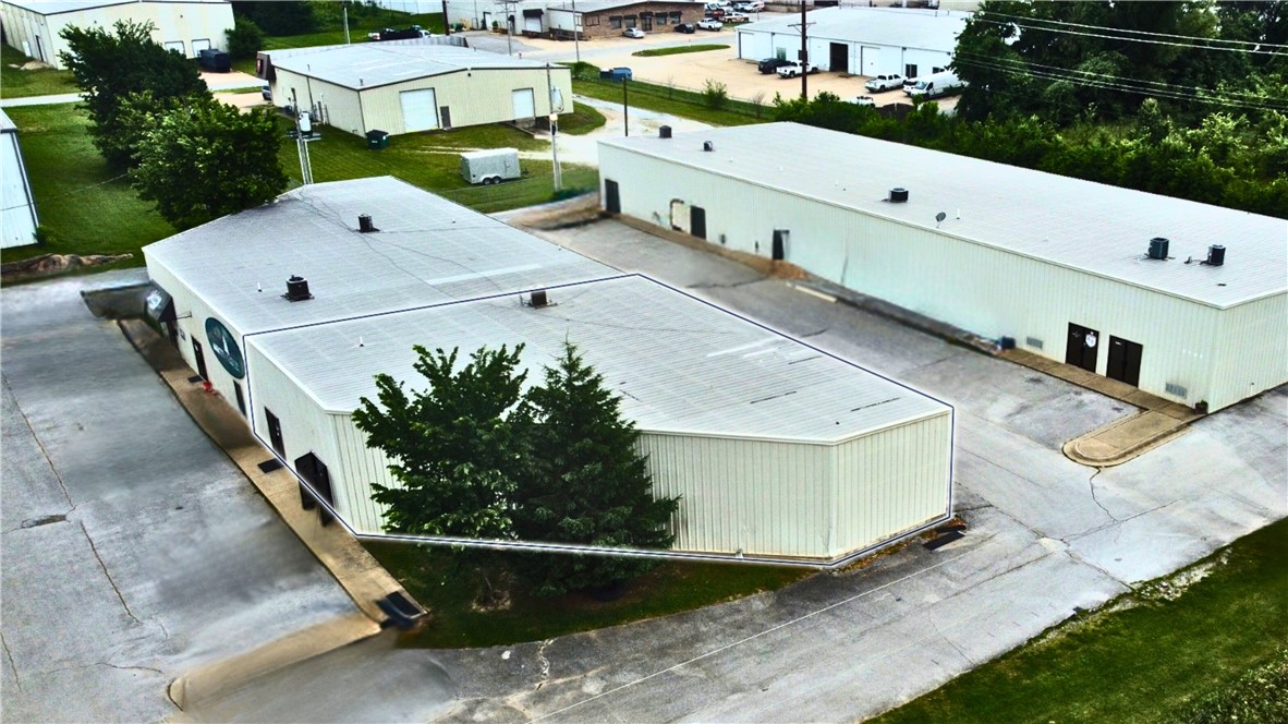 Located on Hwy 71B. It is located one mile away from Interstate 49. Four offices and two bathrooms. An ideal use for dry storage, contracting warehouse, or light industrial purposes. Space can be fully conditioned.
