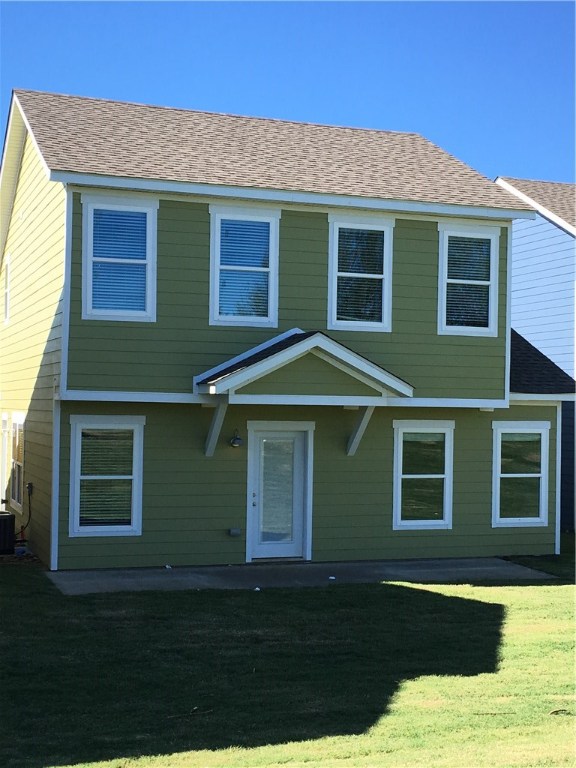 Beautiful new 3 bed/2.5 bath homes just of Rupple Row. Hardwood floors, granite countertops. Two car garage. Residents get use of the amenities from the Links of Fayetteville including golf, pool, club house. Close to I-49 and U of A. Comes with refrigerator, washer, and dryer. Fully Furnished Options available