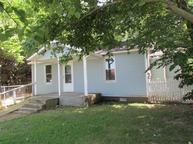 Cute 2 bedroom, 1 bath home with 2 living areas.  HUGE yard.  THIS IS A FANNIE MAE HOMEPATH.COM PROPERTY.  OWNER OCCUPANT CERT MUST BE SENT W/ ALL OWNER OCCUPANCY OFFERS.