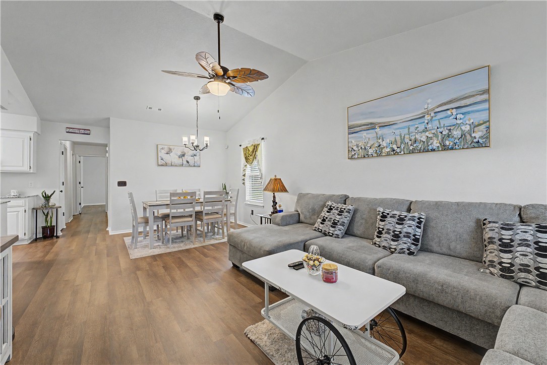 Majestic Acres Rogers - Residential