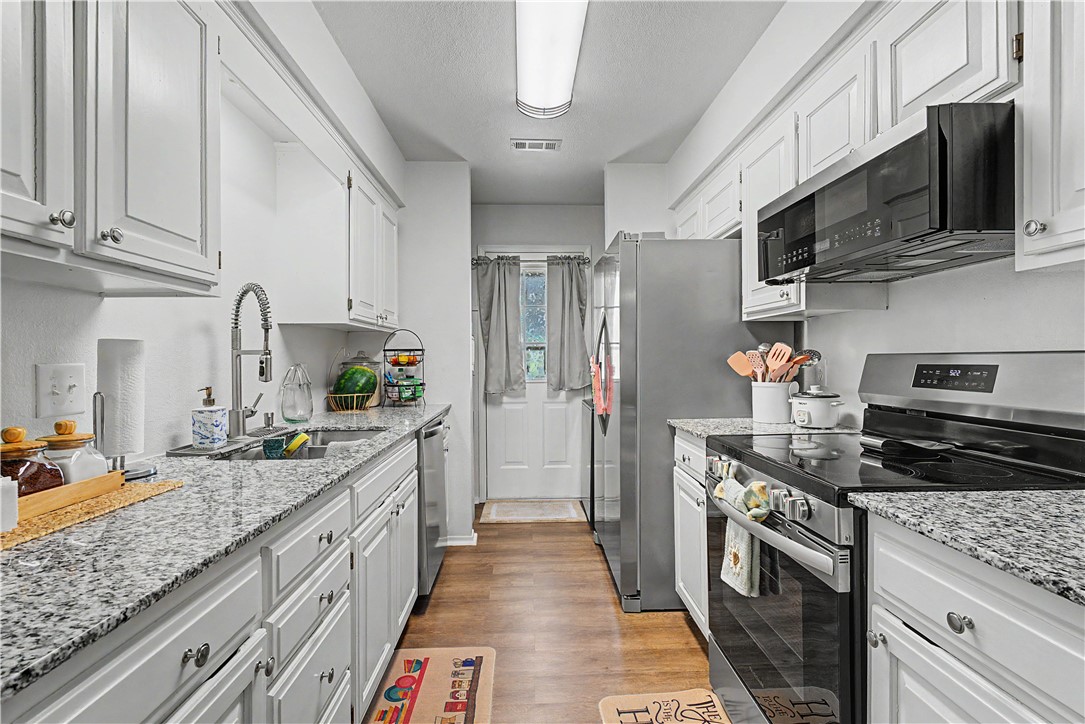 Majestic Acres Rogers - Residential