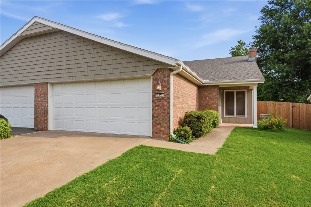 Updated and well-maintained 2-bed, 2-bath townhouse in the established Quail Run subdivision of Rogers. This 1,408 sq ft home offers a comfortable single-level layout with a bright living area, fireplace, and a functional kitchen with electric cooktop, oven, microwave, and dishwasher. Bedrooms include generous closet space, and the home features central heat and air, washer/dryer, and a refrigerator (to be added). Enjoy an attached garage, fenced yard, and a convenient location near schools. Move-in ready and available now.