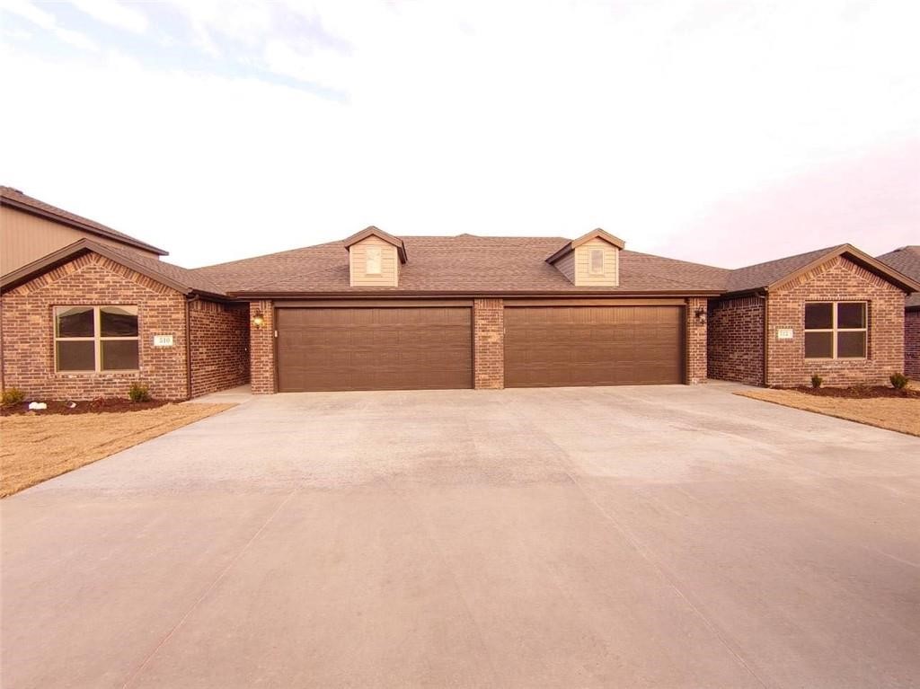 New construction three bedroom, 2 bath duplex comes with all new appliances! Super close to a lot of things such as school, shopping center, and restaurants. Granite countertops and wood flooring all throughout the living room and kitchen! Schedule showing now before it's gone!
Directions:
