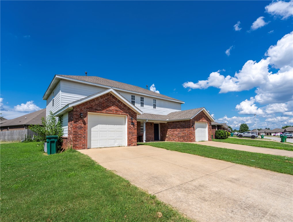 Duplexes in Centerton! Income from these 2 level duplexes.  Spacious 3 BR, (all on 2nd level) 2 1/2 baths! New carpet, and flooring throughout.
New appliances!  Move in ready for 917, 919 is occupied , with a current lease. Spacious interior and exterior. Garage attached .