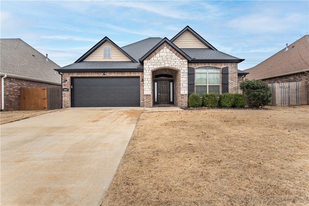 Three bedroom, two bath house with granite countertops throughout and a two car garage. Hardwood flooring in living room and kitchen, tiled bathrooms and carpeted bedrooms. Master bedroom offers a walk-in closet, stand-up shower and whirlpool tub. This house offers a fenced in back yard with an extended patio and comes with Fridge/Washer/Dryer. Amenities include a community pool, fishing pond and playground. Quite neighborhood in the Bentonville school district.
