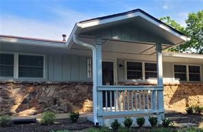 Rare rental opportunity near Beaver Lake: Newly renovated, 2 bedroom/2 bath unit on peaceful, private corner in the desirable Prairie Creek neighborhood. Spacious single story open floor plan with updated modern finishes and private, completely enclosed outdoor patio. All new wood-plank style flooring throughout with remodeled bathroom and kitchen, featuring stainless steel appliances. Full size in-unit washer and dryer. Expansive master suite with pitched ceilings, warm natural lighting, and private patio access. Minutes from Prairie Creek Marina, historic and rejuvenated downtown Rogers, and all the hiking, kayaking, boating and biking trails that the area has to offer! Country tranquility with in-town convenience. Available for immediate move-in.