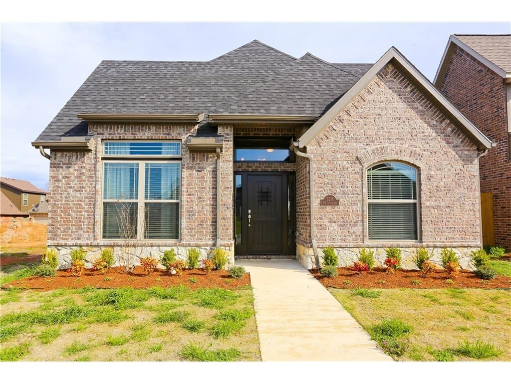 Beautiful 3 bed 3 bath home in Bentonville. This home has hardwood floors in livingroom, granite counters and stainless appliances, vaulted living room and master bedroom ceilings, lawn care, club house and pool are also included.