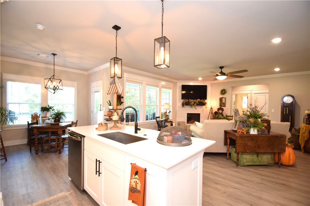Kinloch Sub Bvv - Residential Lease