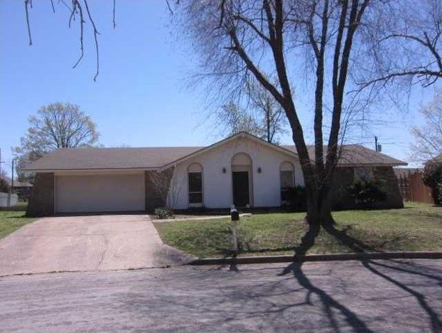 Nice 4 bedroom, 2 bath home. Tile flooring through out. Dining room and eat in kitchen. Gas log fireplace in living room. Huge fenced in back yard. Not far from Pinnacle Hills Promenade & Rogers Aquatics Center. 2 car garage. Pets must be spayed/neutered and over 3 years old.