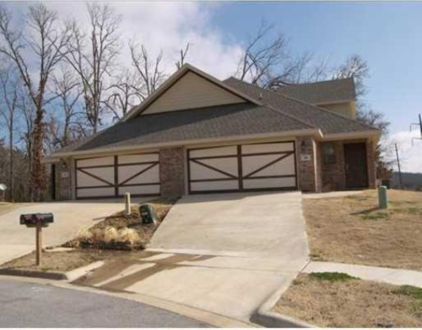 Great 3 bedrooms & 2.5 bath duplex. All appliances, new vinyl wood flooring, tiled countertops, nice breakfast area, large living room, tiled shower in master and an open floor plan.