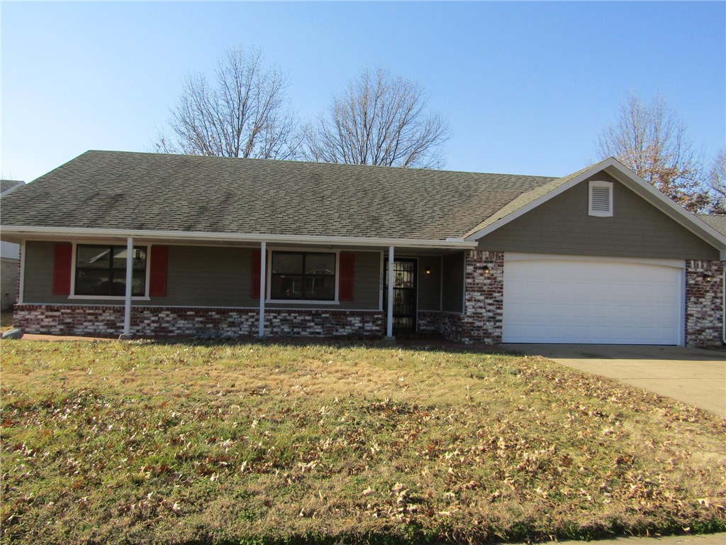 Wonderful ranch style home with New Paint, New Carpet and New Appliances.  Ready for a family with large living room and kitchen.  Freshly painted enclosed back porch, huge newly stained back deck, and a open back yard that opens up to the Rogers Walking trails.