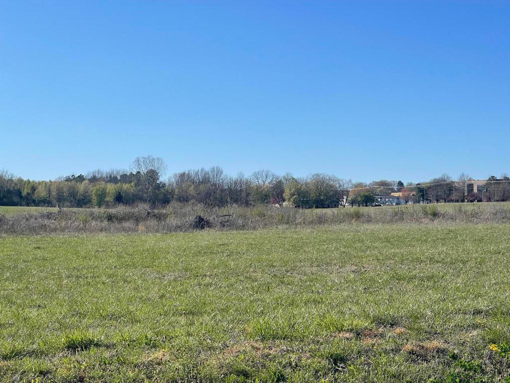 Great Building Site -Road Frontage on Speer Drive. 1 acre tract of land.  City Water, Sewer, Natural Gas & Electric Available.  Real Estate Only.