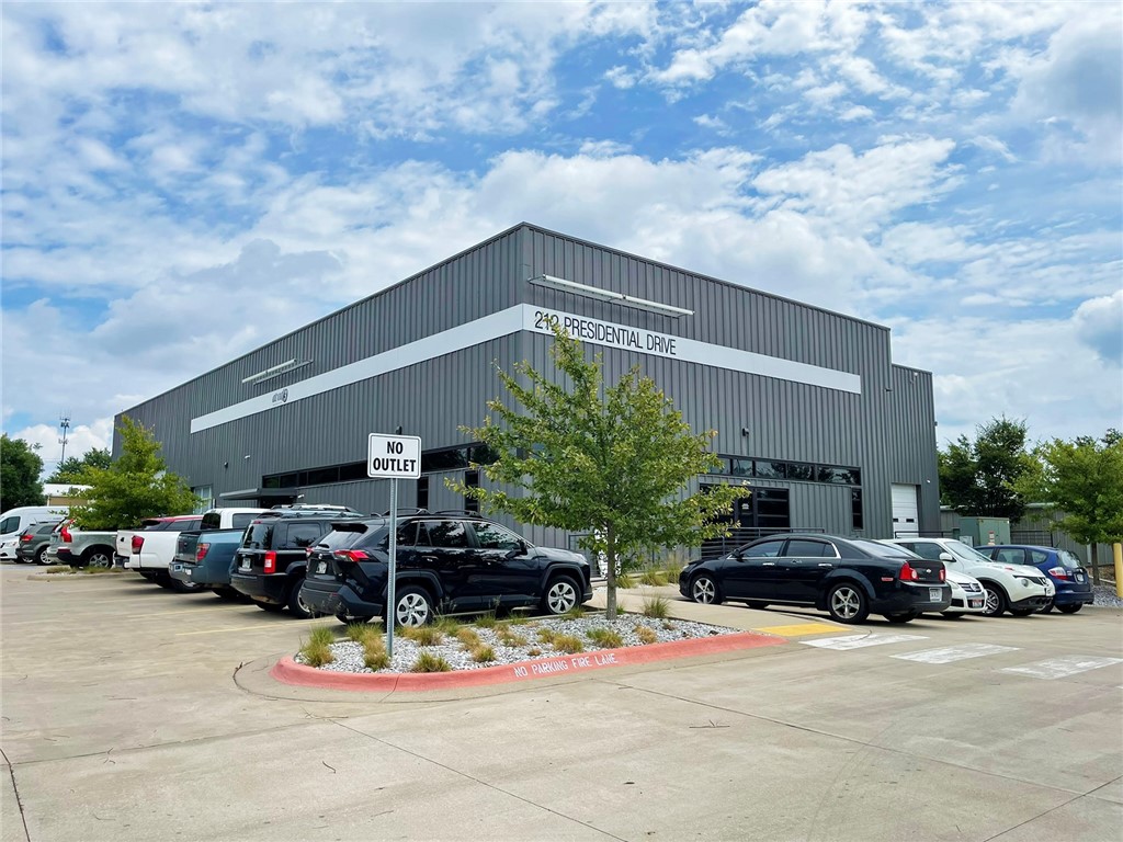 Industrial building available for lease or sale in Lowell, Arkansas. Property is easily accessible to Interstate 49, daytime amenities, and exponential growth along Highway 71B including large scale developments for retail and housing. Great access to major service corridors and close proximity to J.B. Hunt Transport corporate campus. Property includes two roll-up doors and two dock doors, office space, conference rooms, offices and second floor landing.