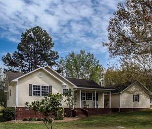 This beautiful home located on a corner lot just a few minutes from town is move in ready!  You will love the owner's suite with a walk in closet and the yard is perfect for outdoor entertaining. Call today to take a look!
