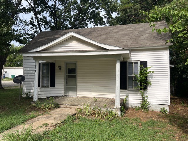 AUCTION 09/08/2023 at 10:00 AM
Absolute real estate auction at 10:00 AM on Sept 8th in West Fork, AR. This charming 1 bedroom home is just minutes from West Fork Schools and Interstate 49. This home is situated on a corner lot and would make a great investment property! 
10% buyer's premium