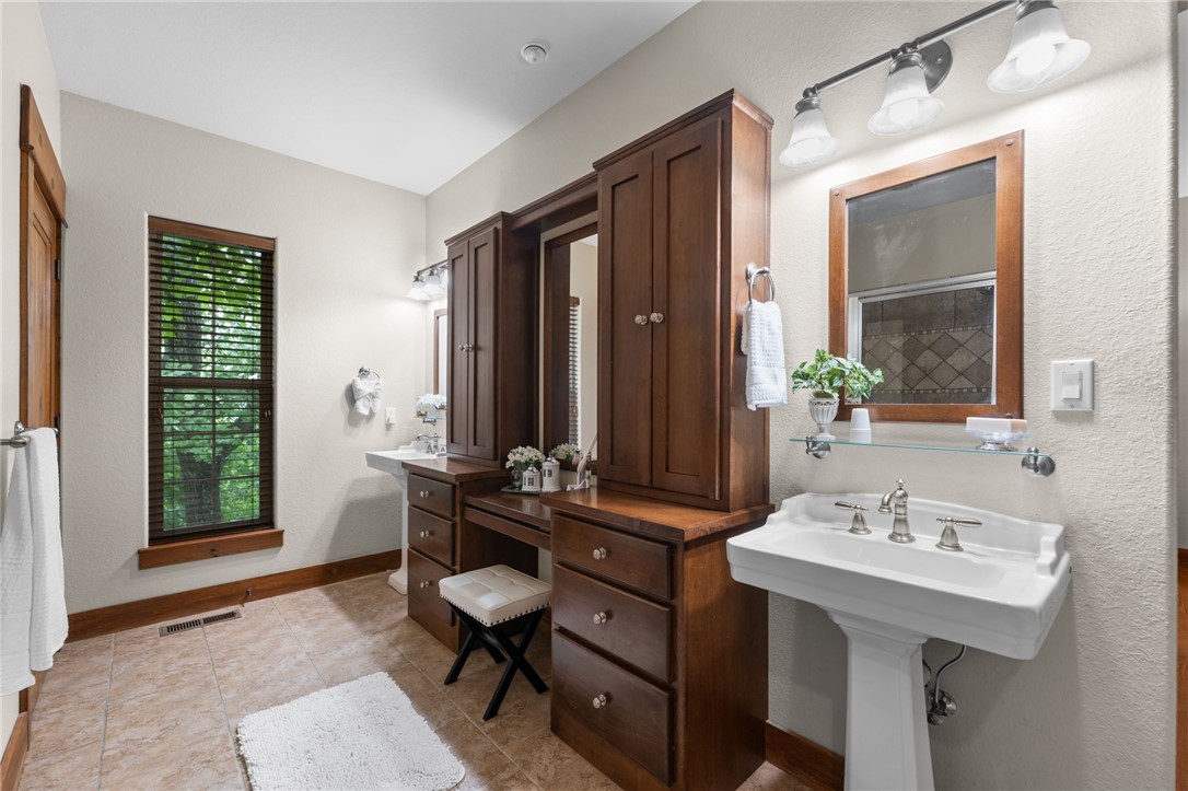 Unit 11, Holiday Island - Residential