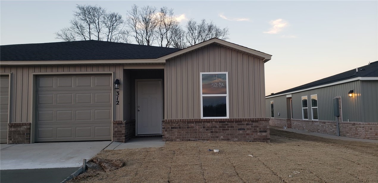 - spacious layout featuring 3 bedrooms and 2 full bathrooms.
- Brand-new appliances, including a refrigerator, washer, and dryer, ensuring hassle-free convenience.
- A 1-car garage provides secure parking and extra storage space.
- NEW Construction coming January 2025!
- Section 8 housing approved