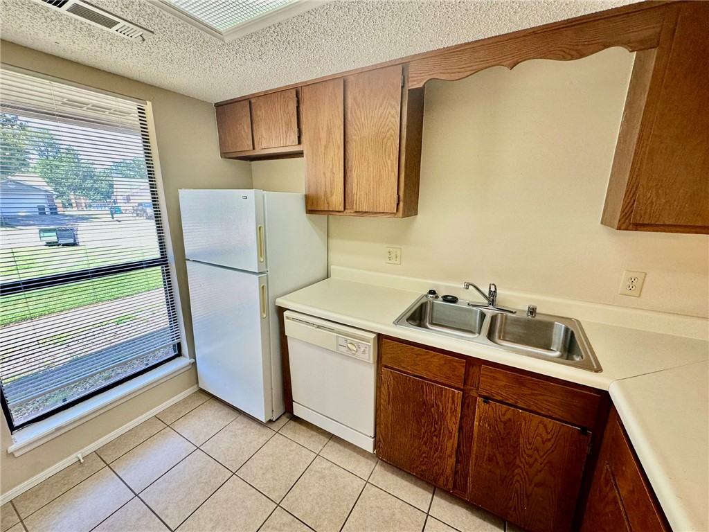 CENTENNIAL ACRES - Residential Lease