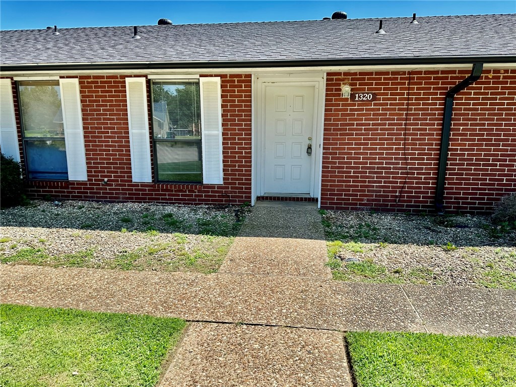 CENTENNIAL ACRES - Residential Lease