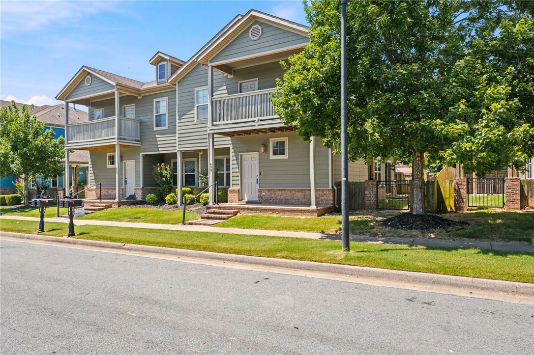 Newly remodeled 4BR/3BA townhome on the U of A bus route — perfect for first-time buyers, parents, or investors. Sellers Offering $15,000 for Closing Costs & Preferred Lender a 1% ADDITIONAL Credit. Turn-key opportunity that removes the stress of repairs or post-close hassle. Under 4 miles to campus, minutes to shopping, dining, and Fayetteville parks. Walk in with instant equity and house-hack potential. New epoxy floors in the garage. Appliances includes! Whether you are a first-time buyer looking for a great long-term investment, U of A parents looking for housing for your kiddo and their classmates, or a savvy investor primed for the right opportunity... you NEED to come check Rupple's 'The Row!'