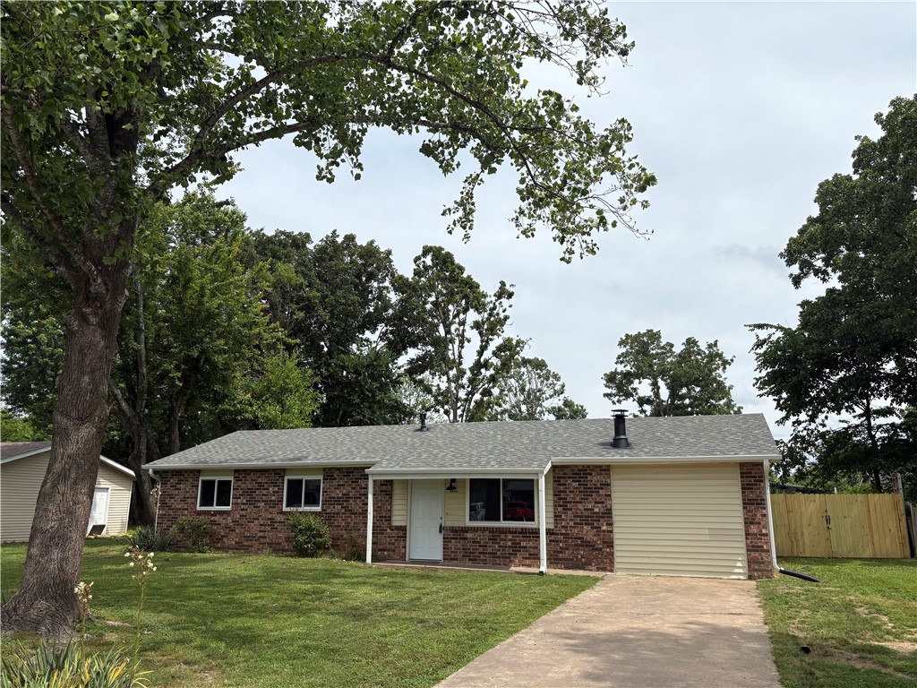 Move-in ready in Rolling Oaks! Great location & lots of updates in this 1,325 sq. ft. home with new big ticket items such as the roof, water heater, kitchen cabinets & granite countertops, range, bathroom fixtures, LVP flooring in bedrooms & baths, interior paint & windows. Invite your friends & family over for gatherings in the large backyard with new privacy fence. Additional contracted work completed includes attic insulation, whole-house weatherization & installation of smoke/CO detectors.
