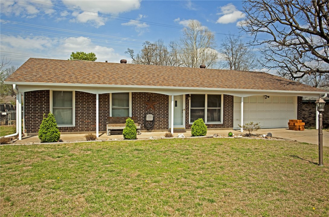 Rare find in centrally located Springdale! 3 bed gem with 2 living rooms that's been meticulously cared for! Enjoy the custom cabinetry, stone work wall with a cozy wood burning fireplace/insert. Minutes to everything your heart desires in Springdale!