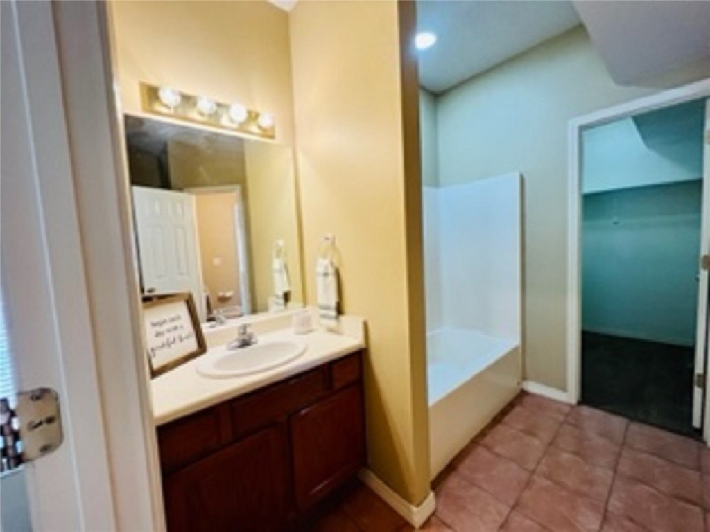 Heritage Village Ph I - Residential Lease
